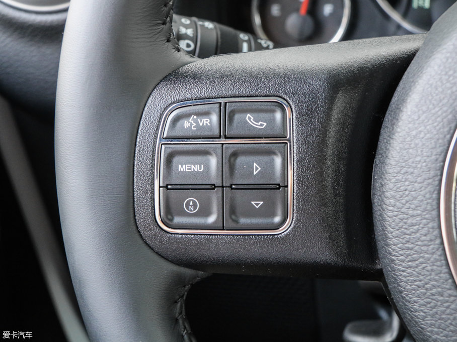 2016�����R�� 3.0L Sahara ���T��