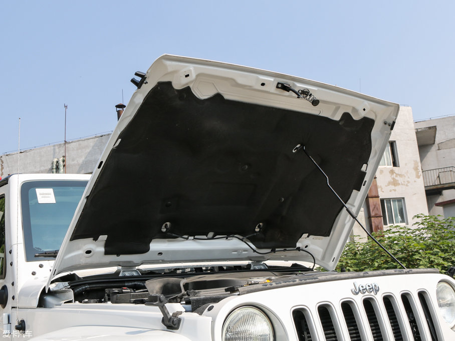 2016�����R�� 3.0L Sahara ���T��