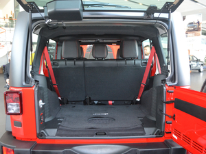 2017款3.6L Rubicon Recon十年限量珍藏版 行李厢空间