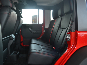 2017款3.6L Rubicon Recon十年限量珍藏版 后排座椅