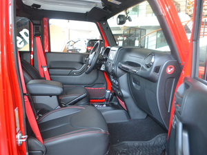 2017款3.6L Rubicon Recon十年限量珍藏版 空间座椅