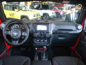 2017款3.6L Rubicon Recon十年限量珍藏版 内饰全景