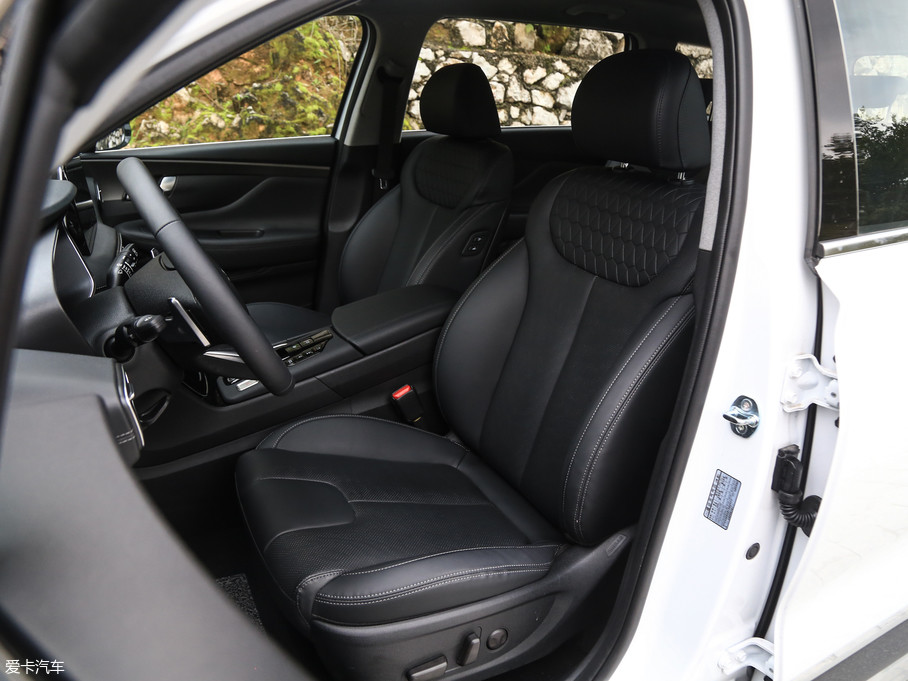 2019款全新胜达2.0t 自动四驱 高配型