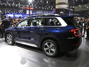 2019Ĵ_ 380 TGDi DLX ԄӃ w^