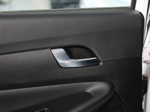 2019Ĵ_ 380 TGDi GLS ԄӃA g