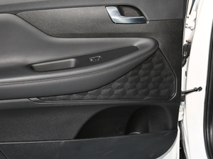 2019Ĵ_ 380 TGDi GLS ԄӃA g