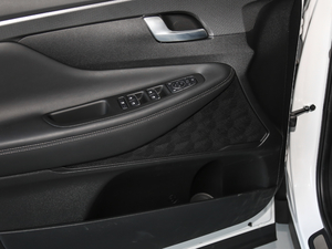 2019Ĵ_ 380 TGDi GLS ԄӃA g