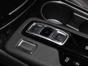 2019款第四代胜达 380 TGDi GLS 自动两驱豪华版 换挡杆