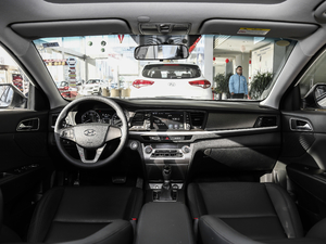 2019款1.8L 自动智能型纪念款 国V 内饰全景
