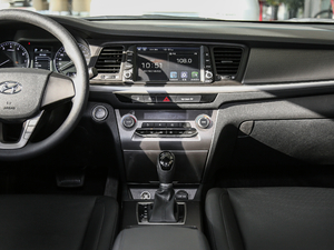 2019款1.8L 自动智能型纪念款 国V 中控台