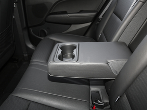 2019款1.5L CVT智炫豪华型 国VI 后排中央扶手