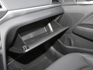 2019款1.5L CVT智炫豪华型 国VI 手套箱