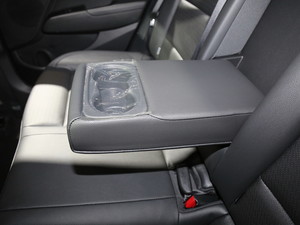 2019款插电混动 1.6L PHP智行版 后排中央扶手