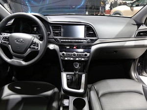 2019款插电混动 1.6L PHP智行版 中控台