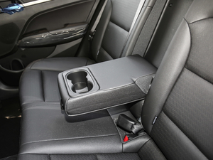2020款1.5L CVT智炫精英型 后排中央扶手