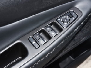 2023м 380T GDi ԄӃLUXF п؅^