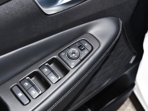 2023м 380T GDi ԄӃLUXF п؅^