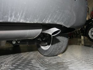 2010款2.4L 自动两驱尊贵版 排气管