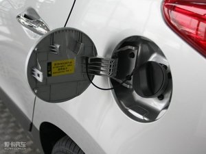 2010款2.4L 自动两驱尊贵版 油箱盖