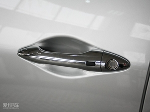 2010款2.4L 自动两驱尊贵版 主驾门拉手