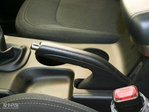 2010款2.0L 手动两驱新锐版 驻车制动器