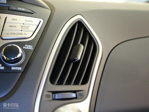 2010款2.0L 手动两驱新锐版 空调出风口