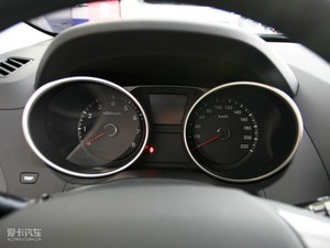 2010款2.0L 手动两驱新锐版 中控区