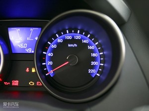 2010款2.0L 手动两驱新锐版 中控区