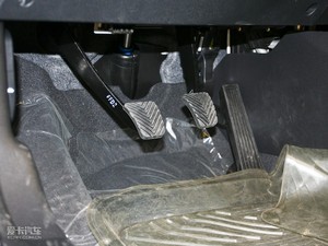 2010款2.0L 手动两驱新锐版 空间座椅