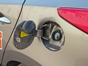 2010款2.0L 自动两驱精英版 油箱盖