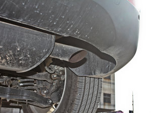 2010款2.0L 自动两驱精英版 排气管