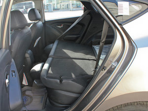 2010款2.0L 自动两驱精英版 后排座椅放倒