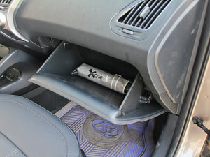 2010款2.0L 自动两驱精英版 手套箱