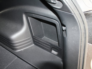 2010款2.0L 自动两驱精英版 空间座椅