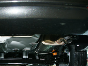2010款1.6 GLS 手动 排气管