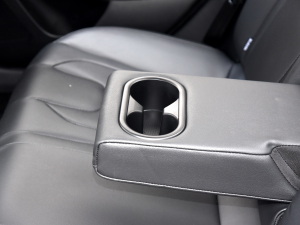 2023款1.5L CVT TOP旗舰版 后排中央扶手功能