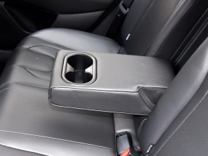 2023款1.5L CVT TOP旗舰版 后排中央扶手
