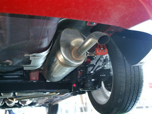 2010款1.4L GLS 自动豪华版 排气管