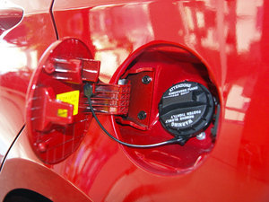 2010款1.4L GLS 自动豪华版 油箱盖