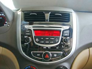 2010款1.4L GLS 自动豪华版 中控区