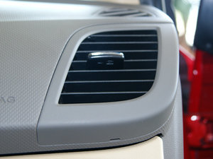 2010款1.4L GLS 自动豪华版 中控区