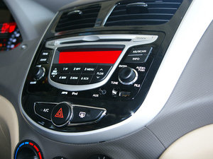 2010款1.4L GLS 自动豪华版 中控区