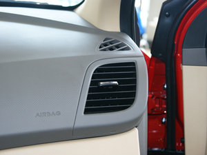 2010款1.4L GLS 自动豪华版 中控区