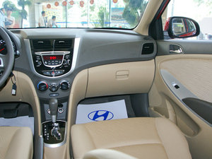 2010款1.4L GLS 自动豪华版 中控区