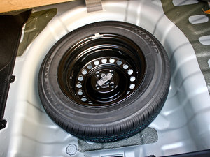 2010款1.6L GLS 自动尊贵版 备胎