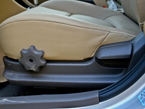 2010款1.6L GLS 自动尊贵版 主驾驶座椅调节