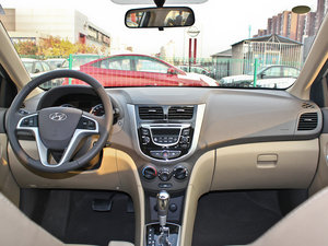 2010款1.6L GLS 自动尊贵版 内饰全景