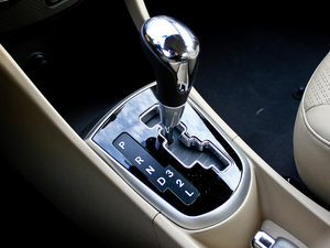 2010款1.6L GLS 自动尊贵版 换挡杆