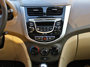 2010款1.6L GLS 自动尊贵版 中控台