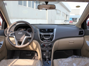 2011款1.4L GLS 自动豪华版 内饰全景